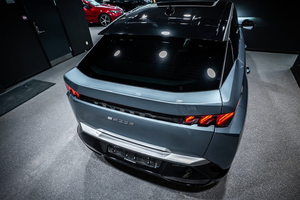 Peugeot e-3008 77 GT 5d