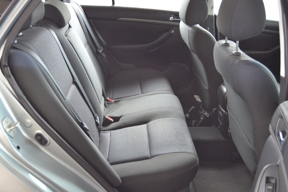 Toyota Avensis 2,0 VVT-i Executive stc. 5d