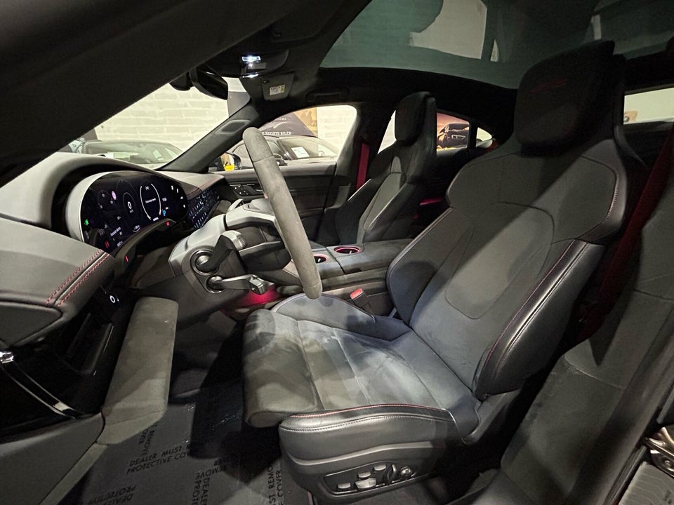 Porsche Taycan GTS Performance+  4d