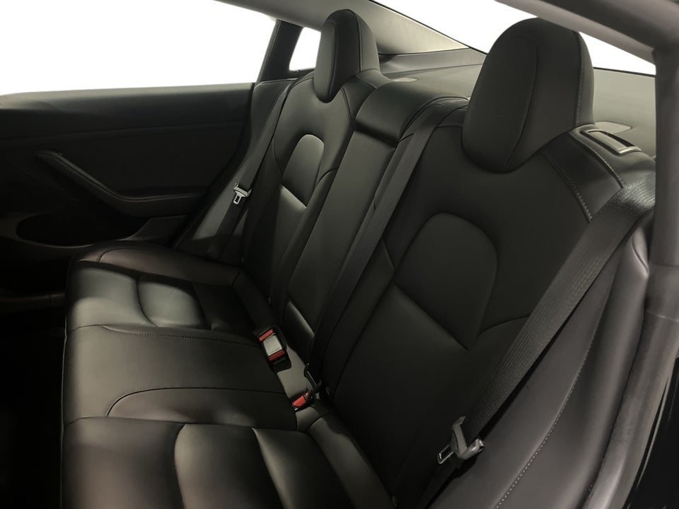 Tesla Model 3 RWD 4d