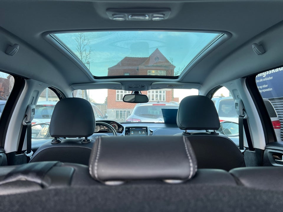 Peugeot 2008 1,6 BlueHDi 100 Allure Sky 5d