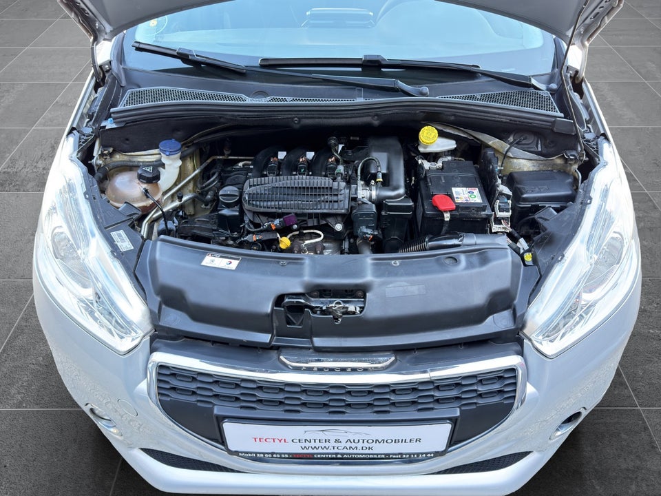 Peugeot 208 1,2 VTi Allure Sky 5d