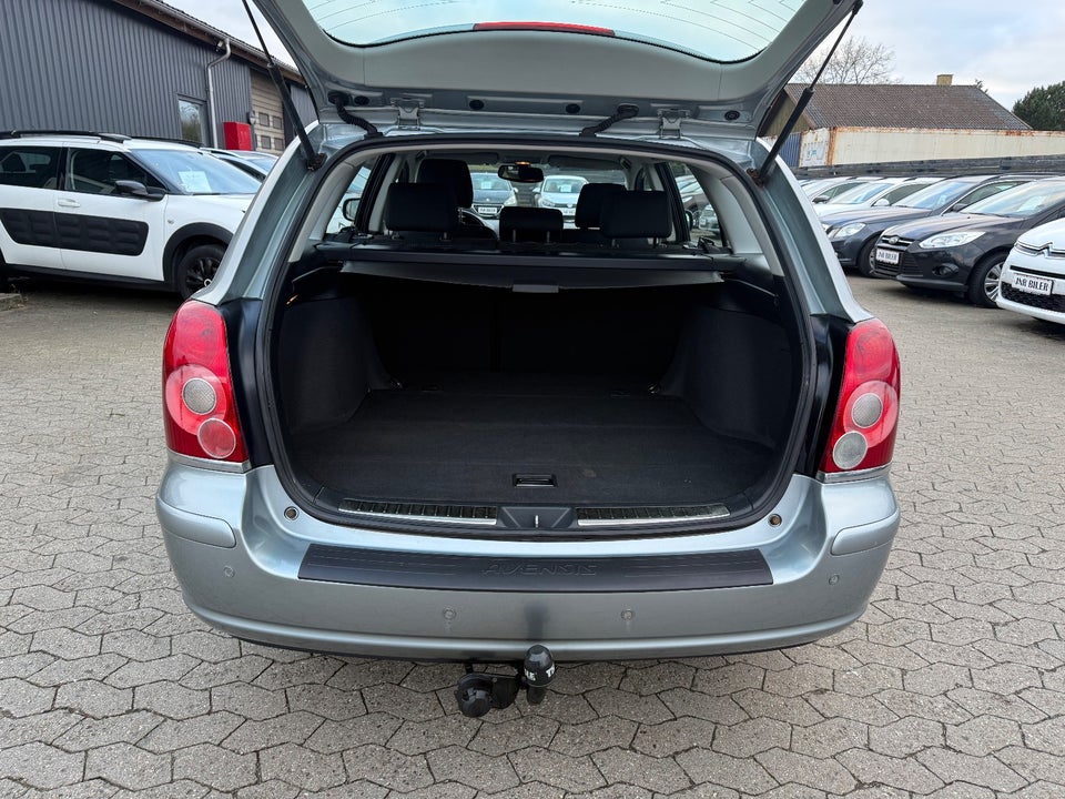 Toyota Avensis 2,4 Sol aut. 5d