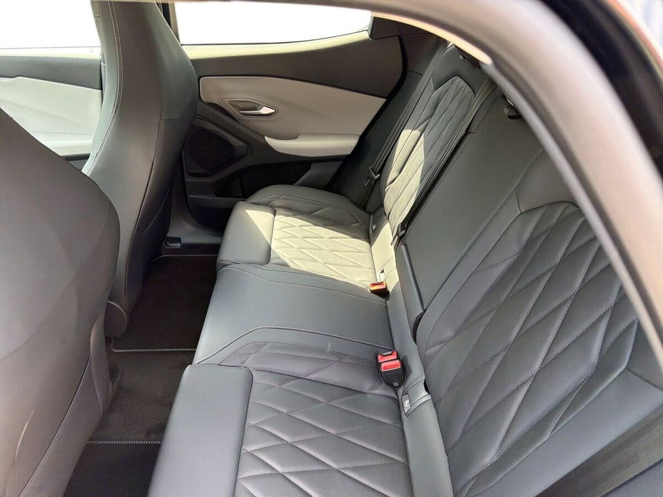 Ford Explorer 77 Premium Extended Range 5d