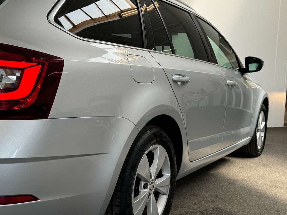 Skoda Octavia 1,6 TDi 115 Style Combi DSG 5d