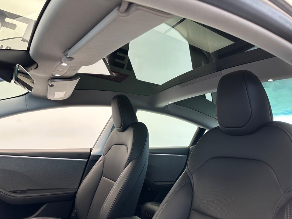 Tesla Model 3 RWD 4d