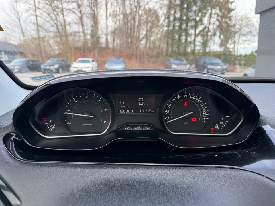 Peugeot 208 1,5 BlueHDi 100 Allure Sky 5d