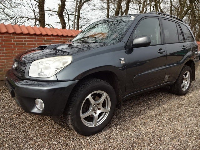 Toyota RAV4 2,0 D-4D Sun 4x4 Van 5d