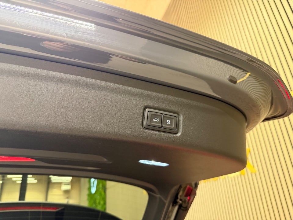 Audi SQ6 e-tron quattro 5d