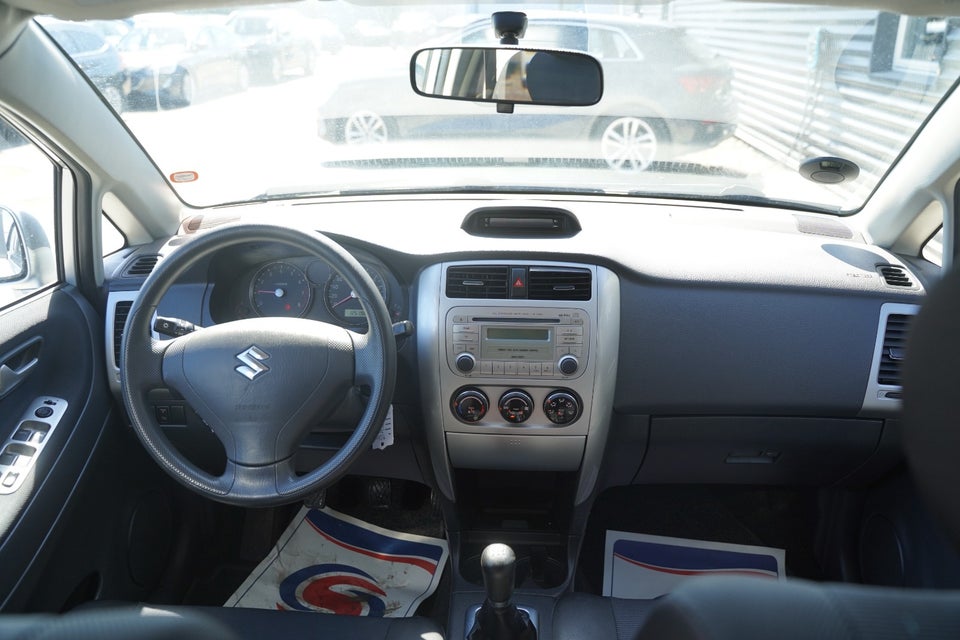Suzuki Liana 1,6  5d
