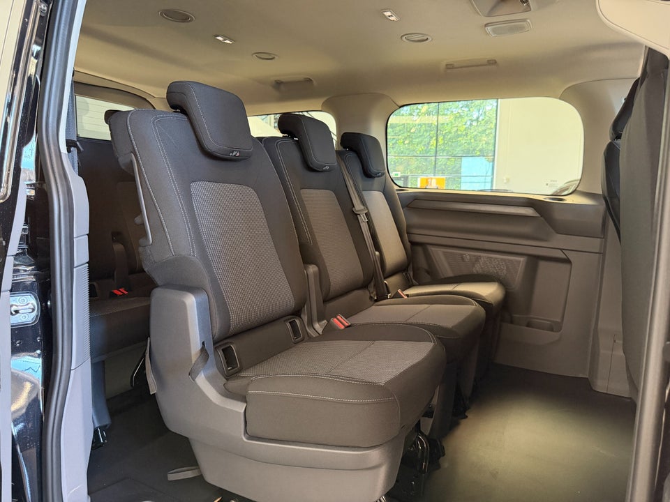 VW e-Caravelle 64 Basis SWB