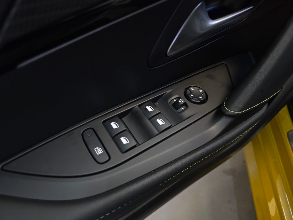 Peugeot e-208 50 GT 5d