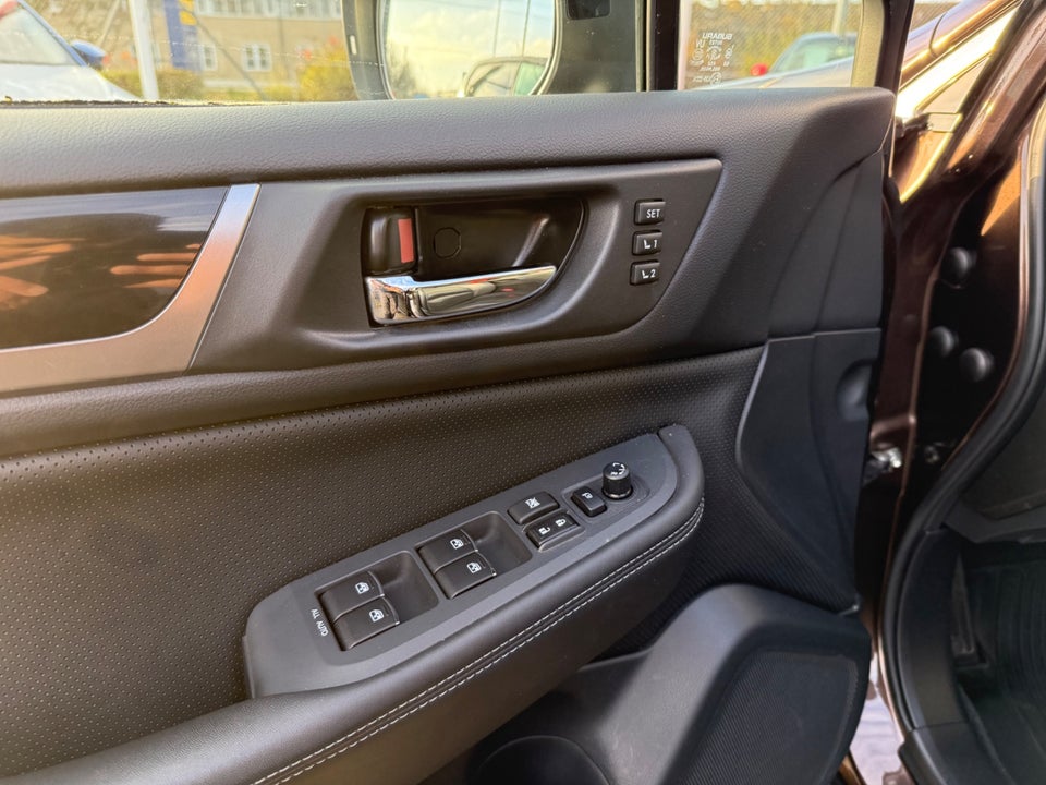 Subaru Outback 2,5 Summit CVT 5d