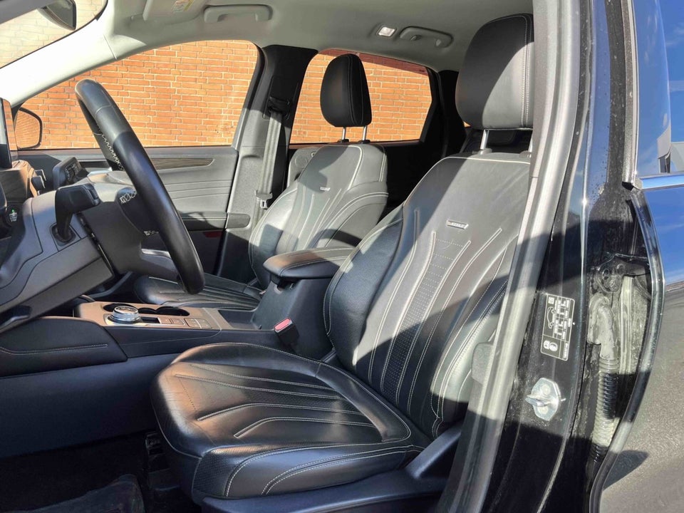 Ford Kuga 2,5 PHEV Vignale CVT 5d