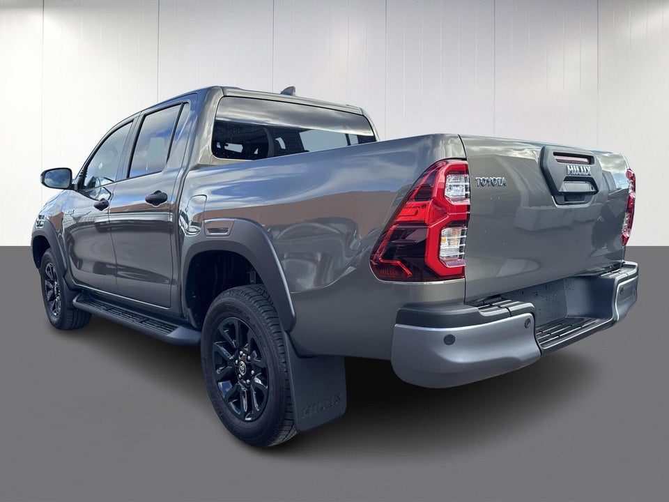 Toyota HiLux 2,8 D T4 Invincible Db.Kab aut. 4d
