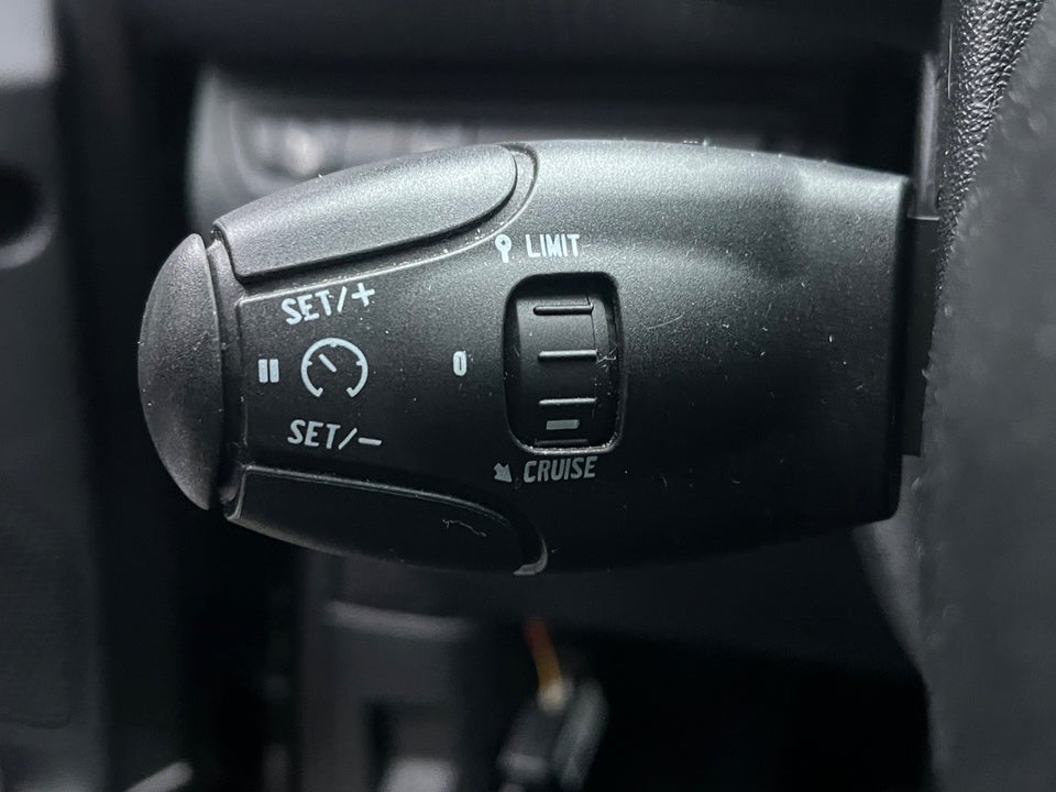 Peugeot 2008 1,2 e-THP 110 Allure 5d