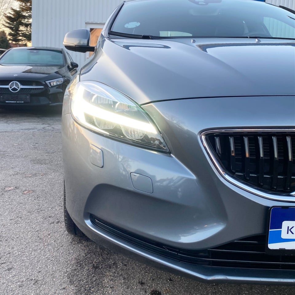 Volvo V40 2,0 D3 150 Momentum aut. 5d