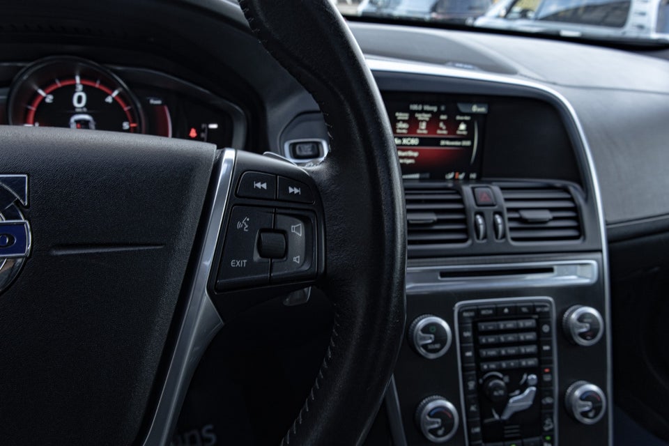 Volvo XC60 2,4 D5 220 Summum aut. AWD 5d