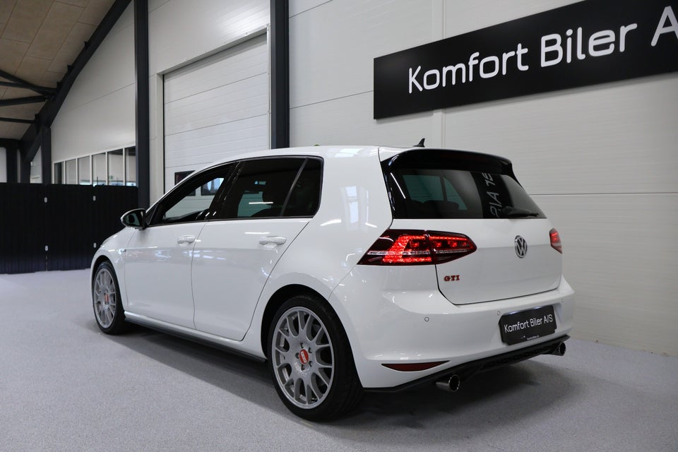 VW Golf VII 2,0 GTi Performance DSG BMT 5d