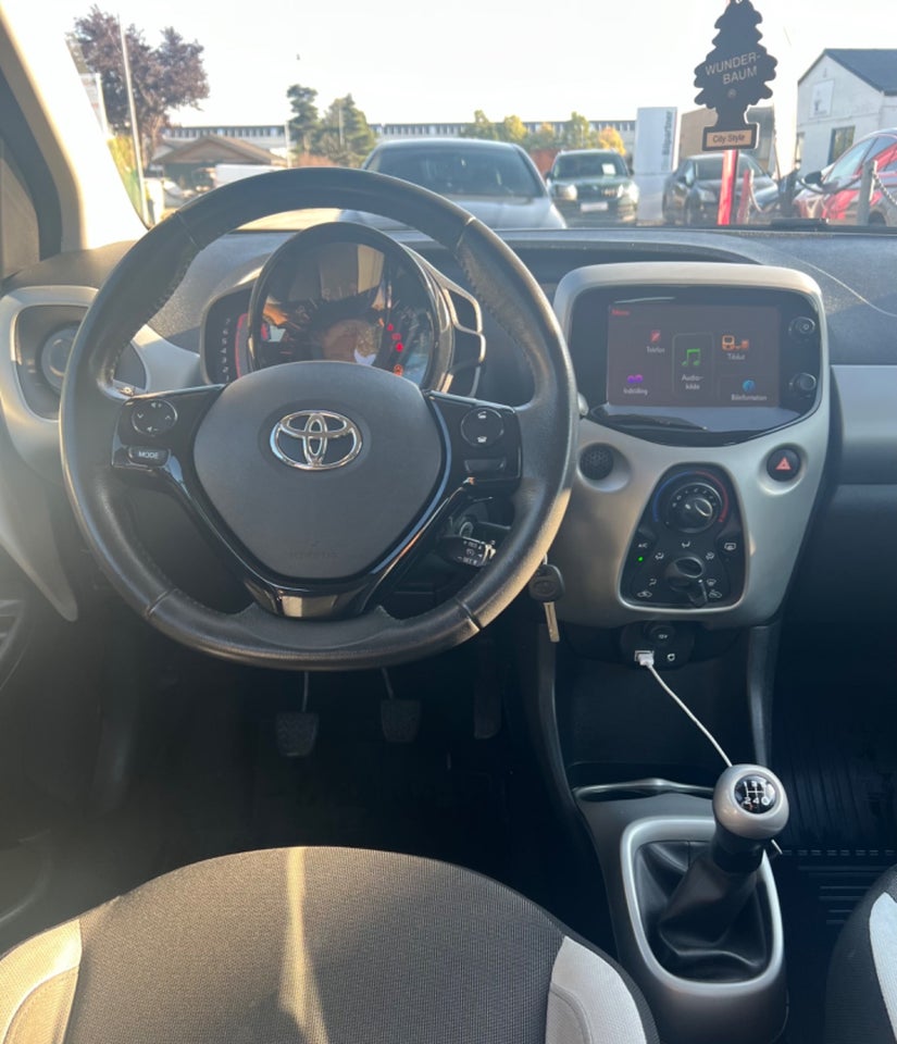 Toyota Aygo 1,0 VVT-i x-touch 5d