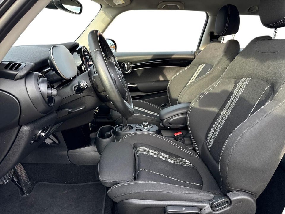 MINI Cooper SE Essential 3d