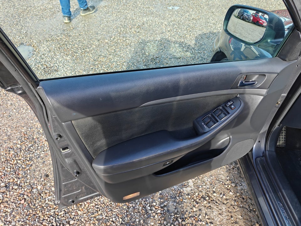 Toyota Avensis 2,0 D-4D Sol stc. 5d