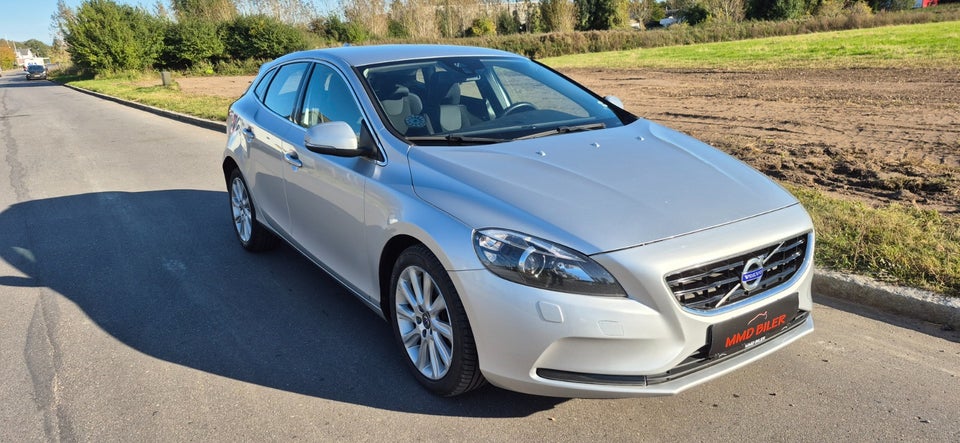 Volvo V40 2,0 D4 190 Momentum 5d