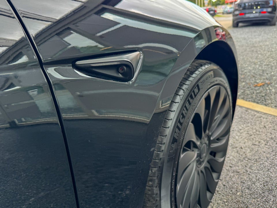 Tesla Model 3 RWD 4d