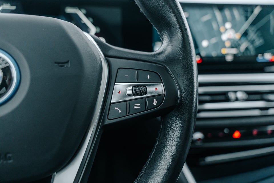 BMW i4 eDrive40 Charged 5d