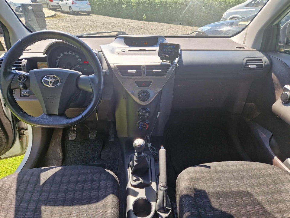 Toyota iQ 1,0 VVT-i Q2 3d
