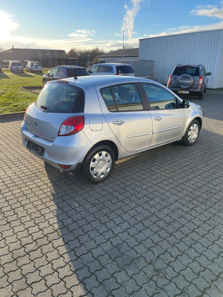 Renault Clio III 1,5 dCi 90 Expression 5d