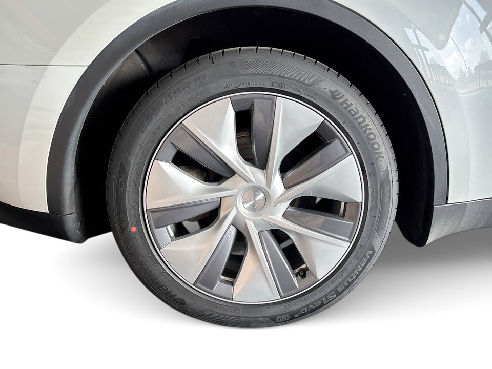 Tesla Model Y Long Range AWD 5d