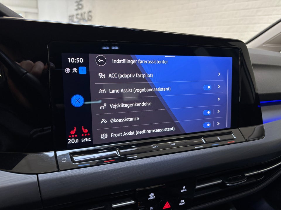 VW Golf VIII 1,5 eTSi 150 1st Edition DSG 5d