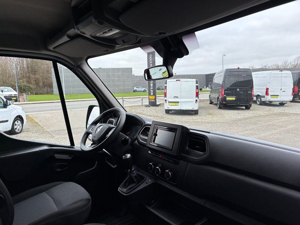 Renault Master IV T33 2,3 dCi 135 L2H2 Kassevogn