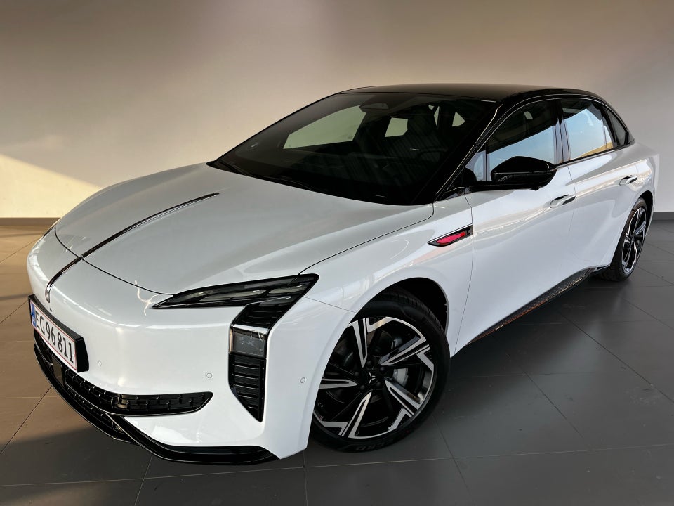 Hongqi EH7 111 Exclusive 4d