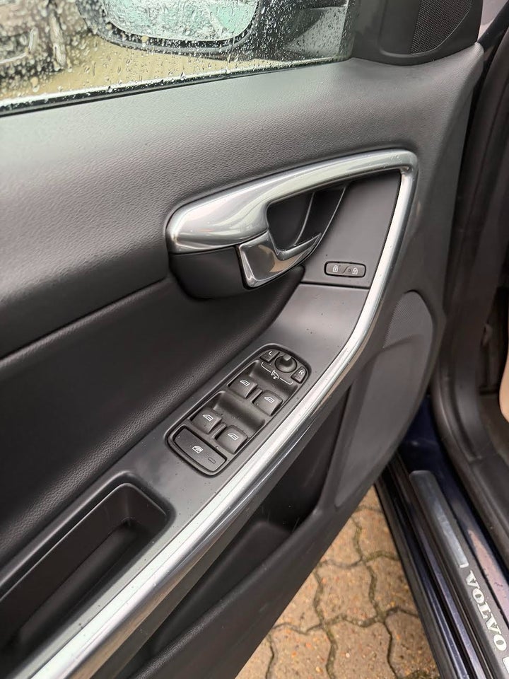 Volvo V60 2,0 D4 190 Momentum 5d