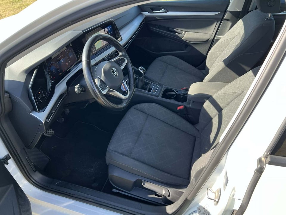 VW Golf VIII 1,5 TSi 130 1st Edition 5d