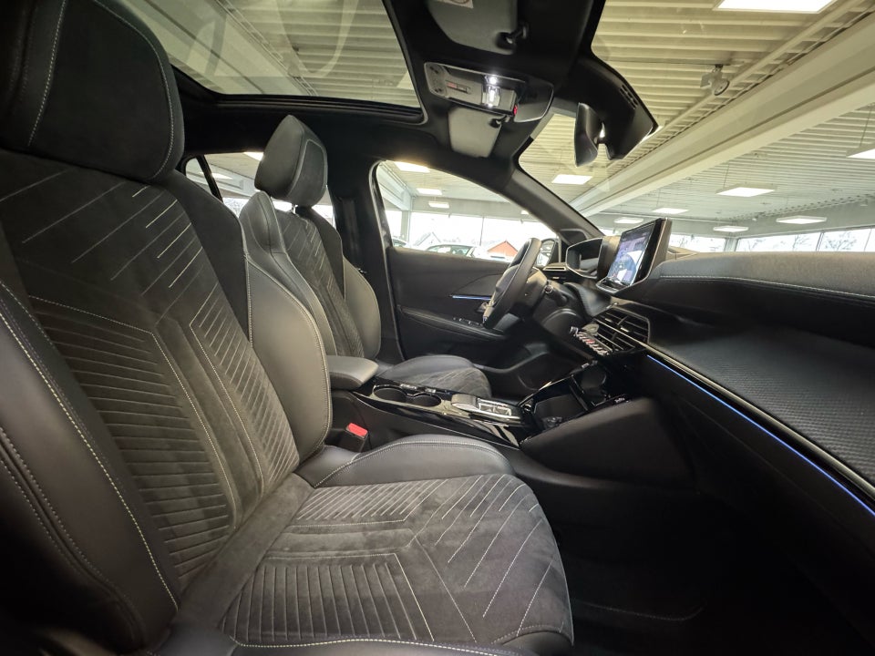 Peugeot e-208 54 GT 5d