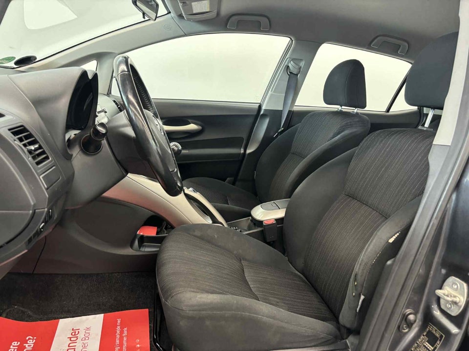 Toyota Auris 2,0 D-4D Luna 5d