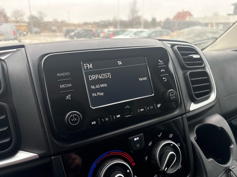 Peugeot Boxer 333 2,2 BlueHDi 140 L2H2 Premium