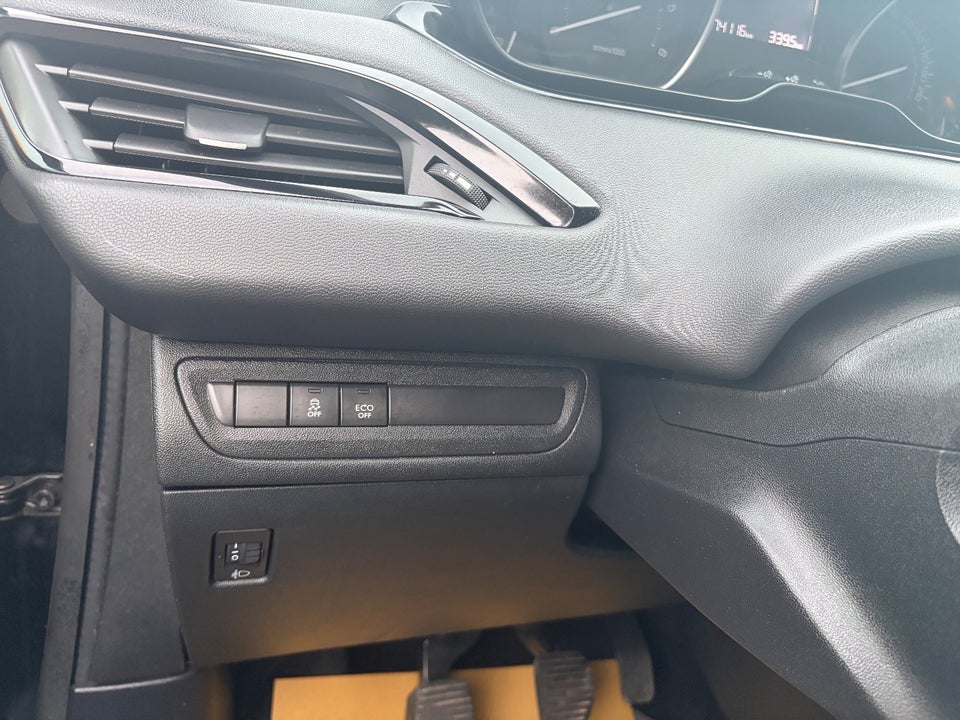 Peugeot 208 1,6 BlueHDi 100 Active 5d