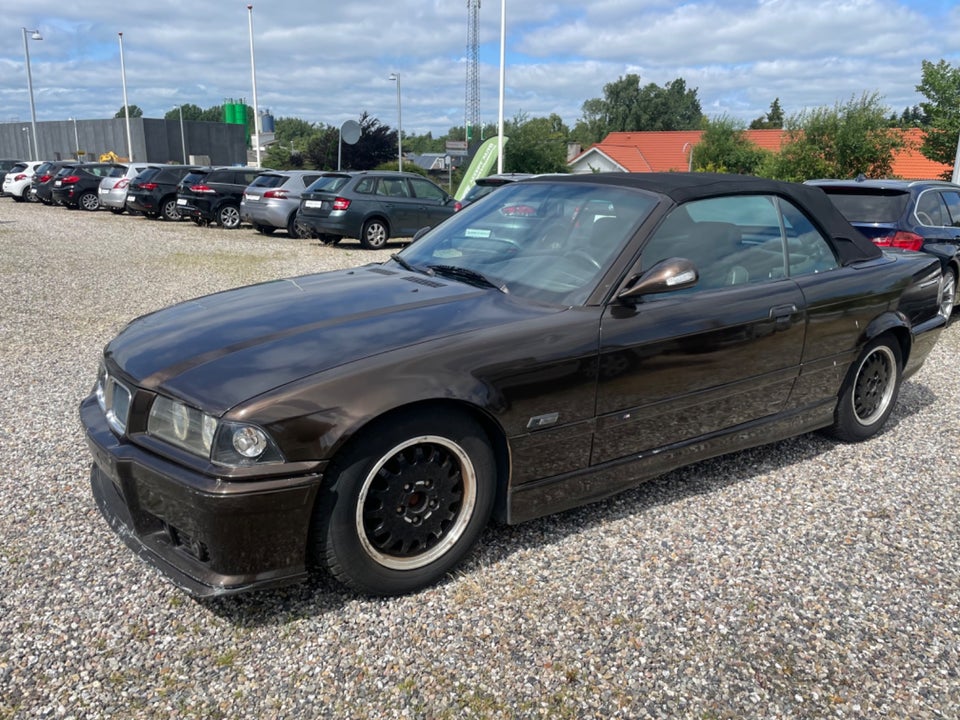 BMW 320i 2,0 Cabriolet 2d