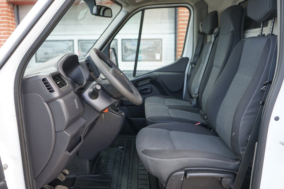 Nissan NV400 2,3 dCi 145 L3H2 Kassevogn RWD