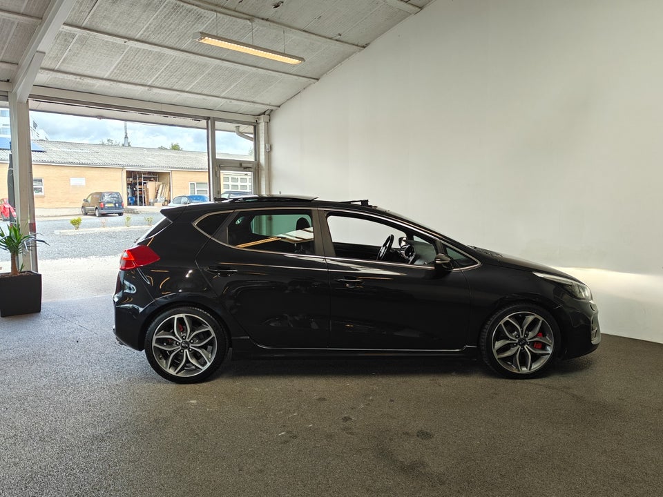 Kia Ceed 1,6 T-GDi GT Advance 5d