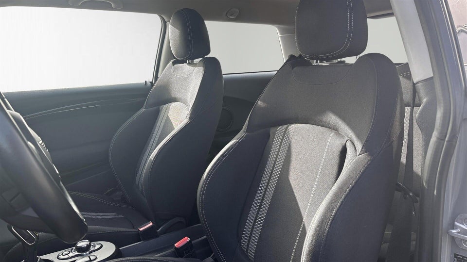 MINI Cooper SE Essential 3d