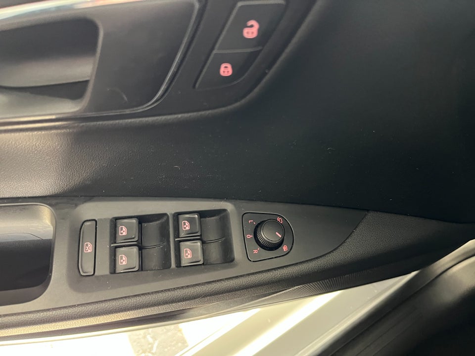 Seat Leon 1,6 TDi 110 Style ST DSG 5d