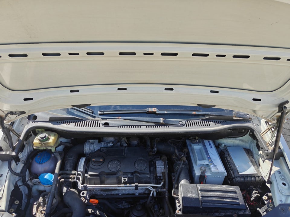 VW Caddy Maxi 1,6 TDi 102 Comfortline BMT Van 4d