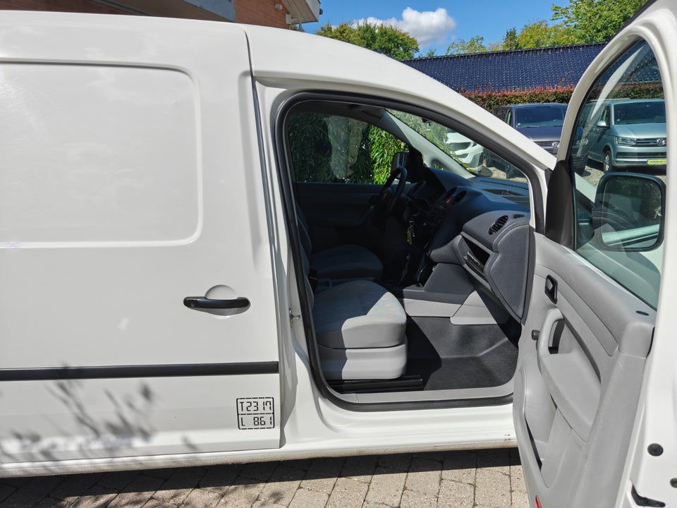 VW Caddy Maxi 1,6 TDi 102 Comfortline BMT Van 4d