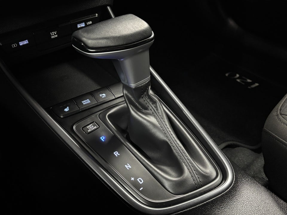 Hyundai i20 1,0 T-GDi Essential DCT 5d