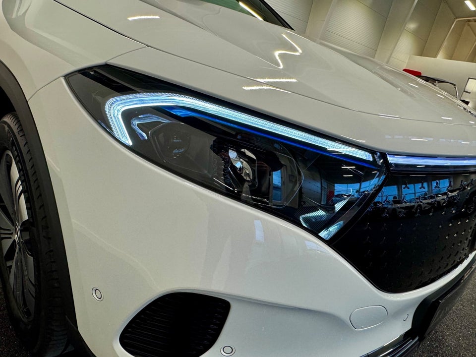 Mercedes EQA300 Progressive 4Matic 5d